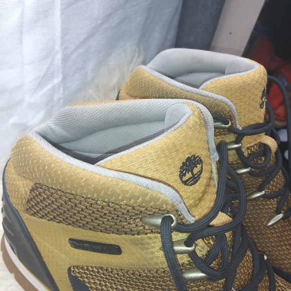 Shoes - Picture 5 of 10